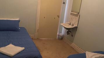 Economy Twin Room | Bed sheets