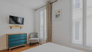 1 bedroom, desk, iron/ironing board, WiFi (free)
