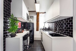 Fridge, microwave, oven, stovetop