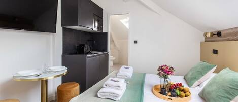 Fer et planche à repasser, Wi-Fi gratuit, draps fournis