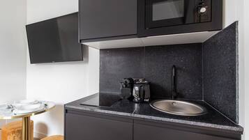 Fridge, microwave, stovetop, coffee/tea maker