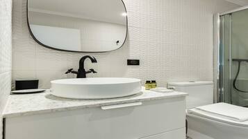 Dusch, hÄrtork, handdukar och schampo