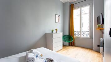 1 slaapkamer, een bureau, een strijkplank/strijkijzer, gratis wifi