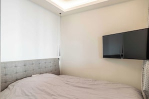 1 bedroom, iron/ironing board, free WiFi, bed sheets - 2 room apartment in heart of Cannes+20m2 terrace (Cannes)
