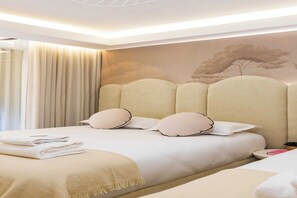 3 chambres, bureau, fer et planche à repasser, lit de bébé portatif