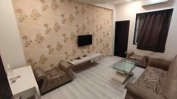 Chambre Double Classique | Coin séjour | Télévision