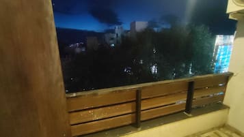 Deluxe Room, Balcony | Balcony