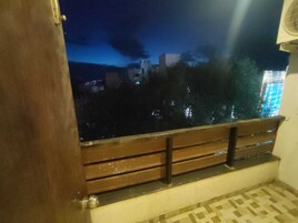 Deluxe Room, Balcony | Balcony