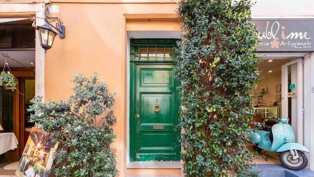 Unclassified image, 1 of 15, button - Mini Suite in Borgo Pio (Roma)
