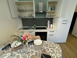 Microwave, coffee/tea maker - Domus Elite (Roma)