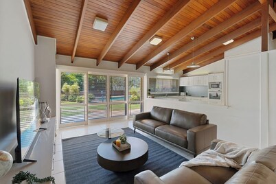 Charming 4BR House w/ Parking near Sunnybank