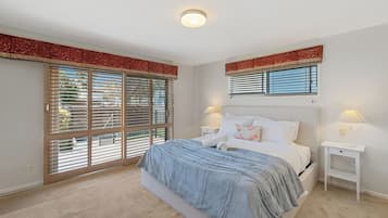 Iron/ironing board, travel cot, WiFi, bed sheets