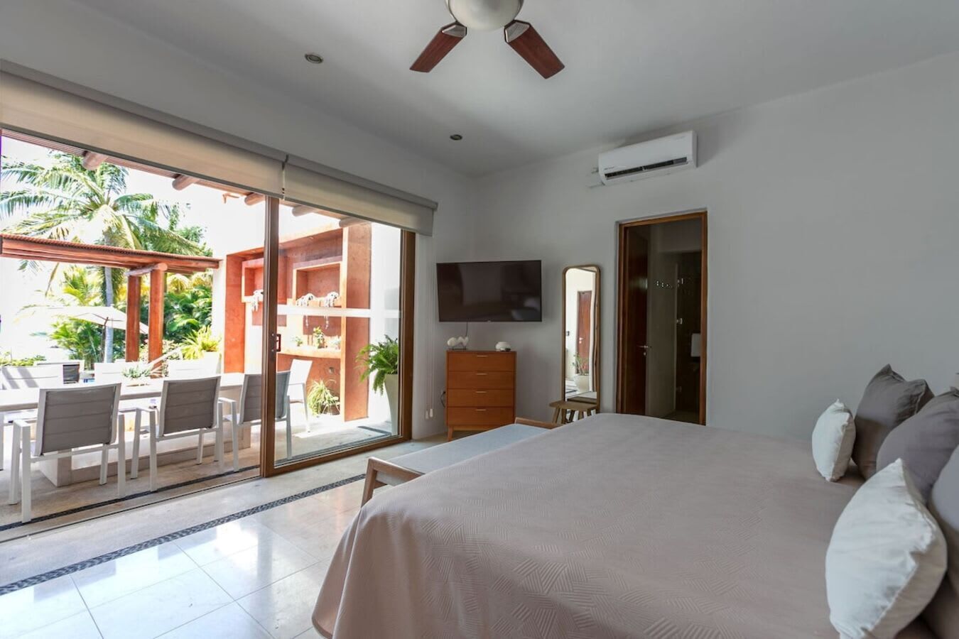 4 Schlafzimmer, Schreibtisch, Bügeleisen/Bügelbrett, WLAN