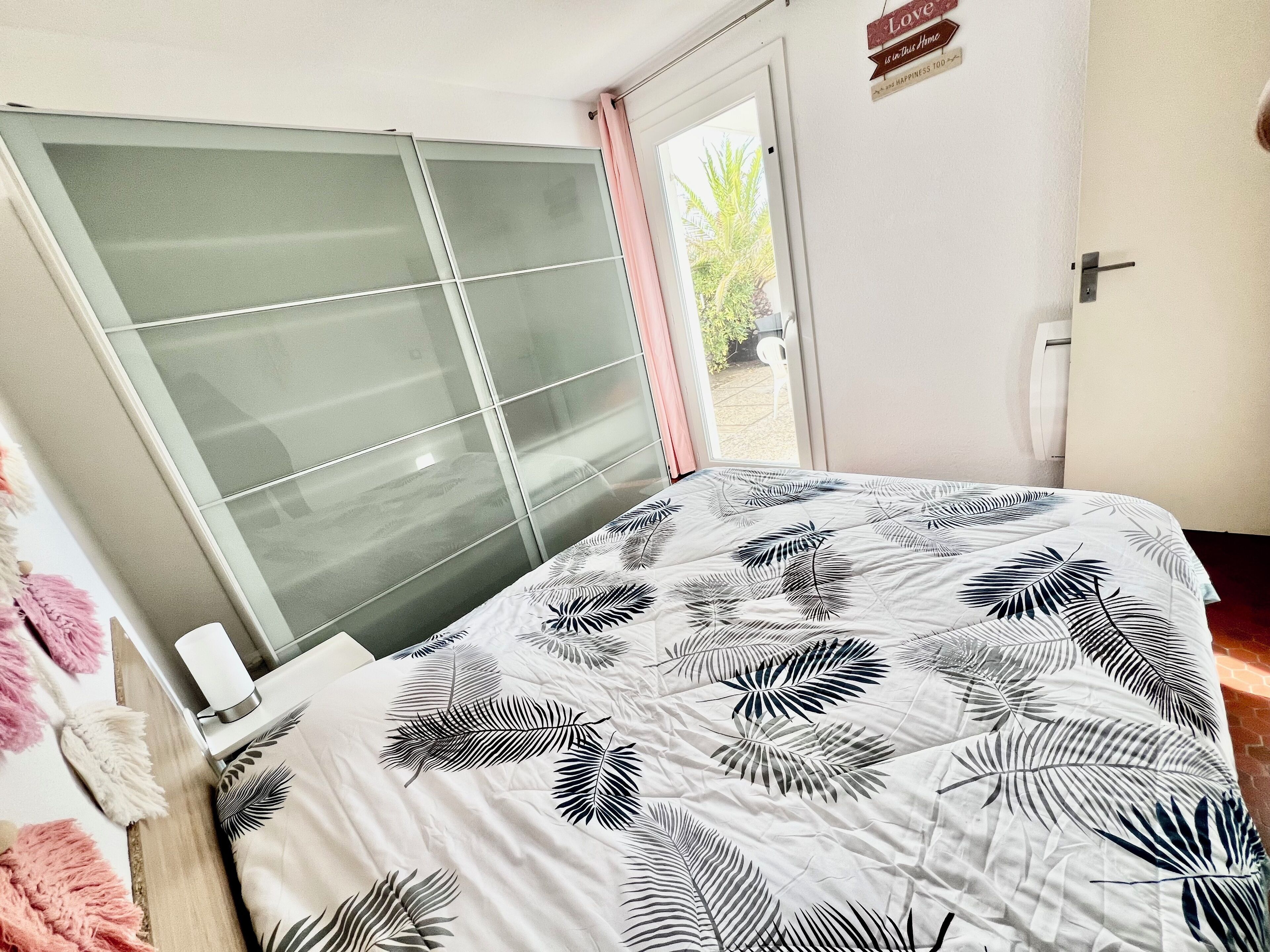 2 habitaciones, escritorio, tabla de planchar con plancha y wifi gratis 