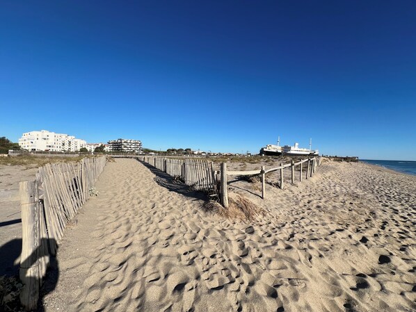 Plage à proximité, chaises longues
