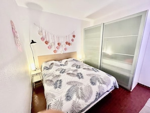 2 dormitorios, escritorio, tabla de planchar con plancha y wifi gratis