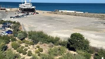 Plage à proximité, chaises longues