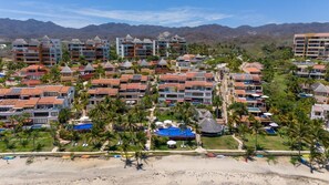 Exterior - Punta Esmeralda Oceanview Penthouse, Beach & Pool (Cruz de Huanacaxtle)