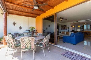 Outdoor dining - Punta Esmeralda Oceanview Penthouse, Beach & Pool (Cruz de Huanacaxtle)