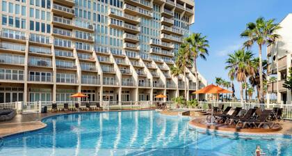 Family Beachfront Resort Condo, Poolview Balcony