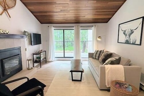 Cozy Mountain Edge condo / Ski in and out