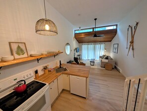 冰箱、微波炉、烤箱、炉灶