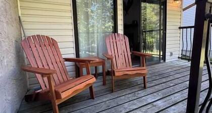 Cozy Mountain Edge condo / Ski in and out