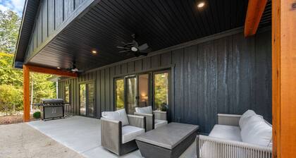 Wheelchair Accessible Retreat with Private Shoreline, Bay Views, and Modern Amenities in Egg Harbor