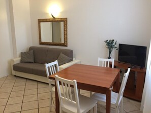 Interior - Studio apartment for rent in Saragozza area (Bologna)