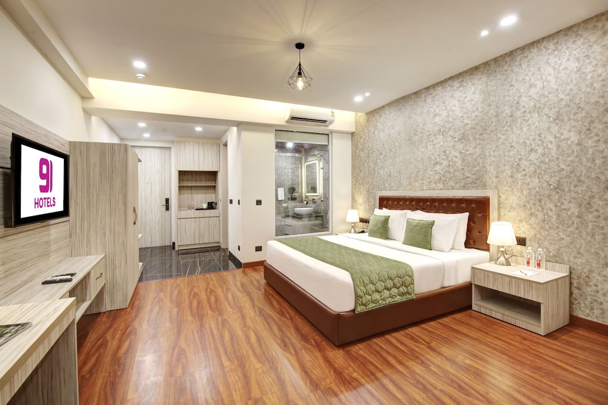 Executive Room, City View