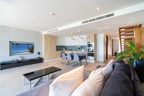 Exclusive Apartment, 3 Bedrooms, Patio, Sea View | Living area