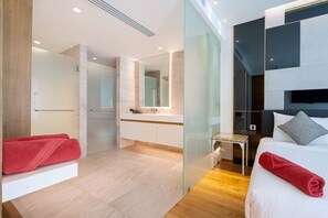 Exclusive Apartment, 3 Bedrooms, Patio, Sea View | Bathroom - SeaView 3BR Duplex BluePoint 88 Patong (Patong)