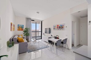 TV, offices - JTower 1BDM, Balcony - Isrentals (Jerusalem)