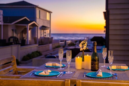 Location Location! Steps to beach, parking