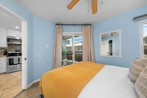 3 habitaciones, tabla de planchar con plancha, cuna de viaje y wifi