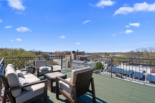 Entire DC House 3BR 3BA RoofDeck Free Parking Near Capitol Hill