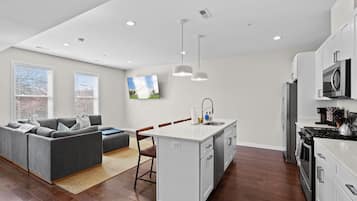 KĂŒhlschrank, Mikrowelle, Ofen, Herdplatte