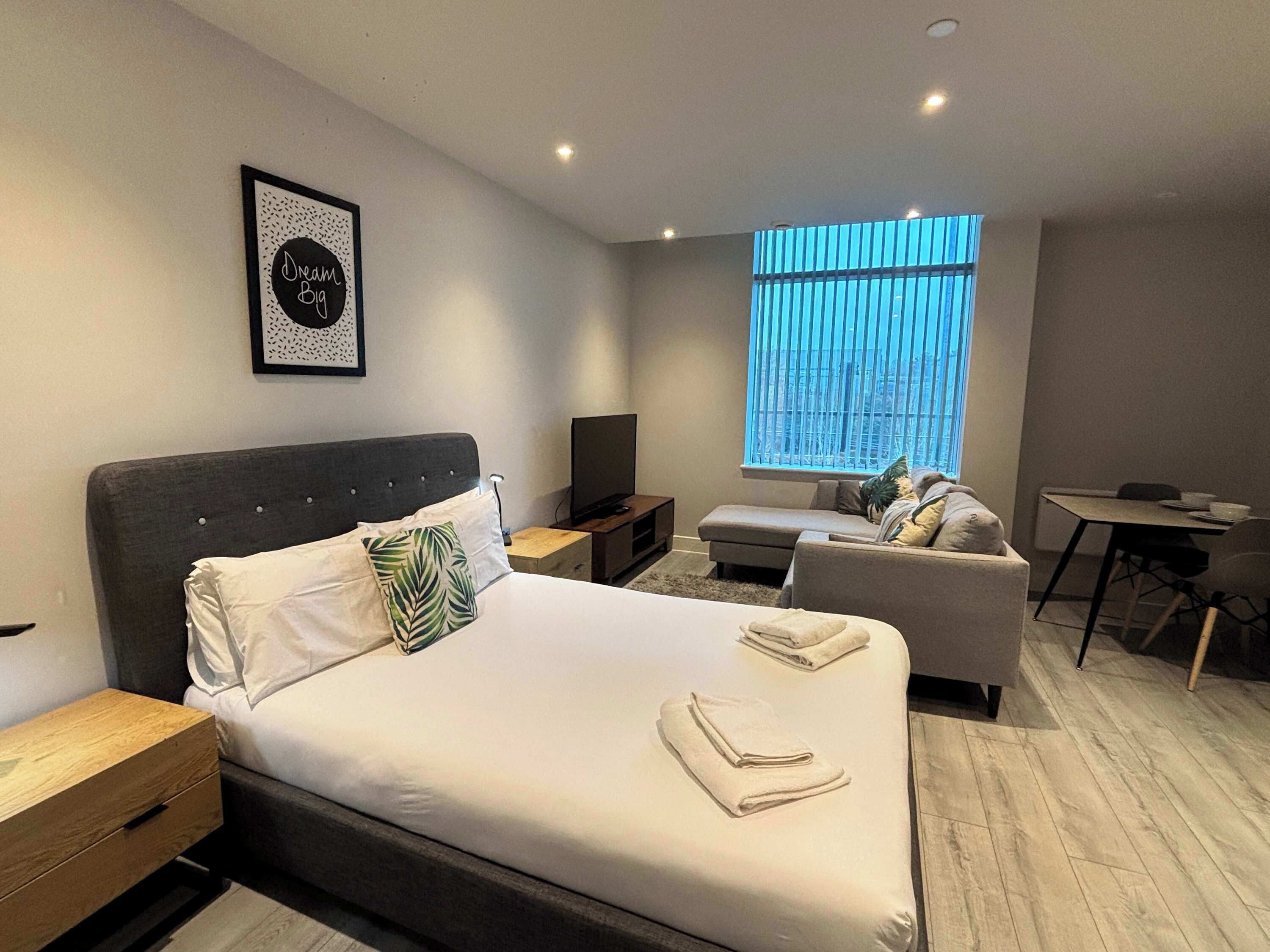 1 bedroom, desk, iron/ironing board, WiFi