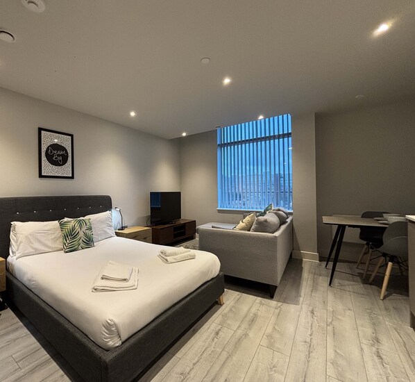 1 bedroom, desk, iron/ironing board, WiFi