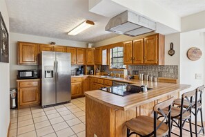 Fridge, microwave, oven, stovetop - Smoky Arrow 3BR Cabin by Beyond Expectations – Hot Tub, Outdoor Bar & Game Room (Sevierville)