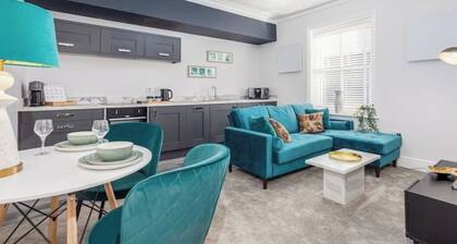Stylish 2 bed, 2 bath, 1st floor apartment