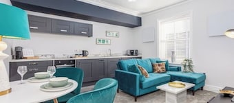 Stylish 2 bed, 2 bath, 1st floor apartment