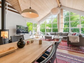 Télévision, cheminée