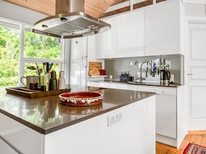 Kühlschrank, Mikrowelle, Ofen, Geschirrspüler