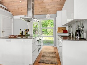 Réfrigérateur, micro-ondes, four, lave-vaisselle