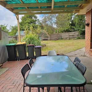 Outdoor dining - Mornington peninsula getaway (Frankston)