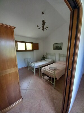 4 Schlafzimmer, Schreibtisch, Bügeleisen/Bügelbrett, kostenloses WLAN