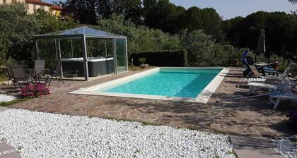 CASA PILAR villa con piscina e jacuzzi private in chianti