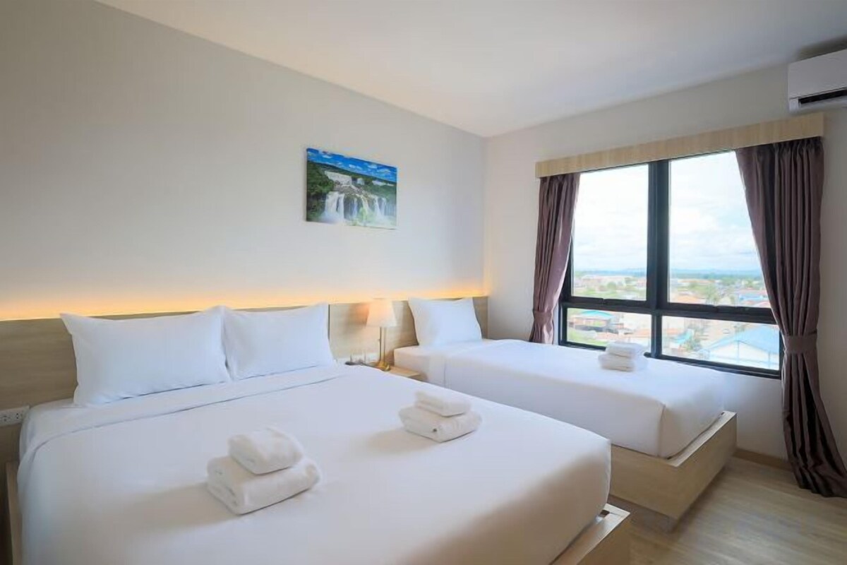 Blackout curtains, free WiFi, bed sheets