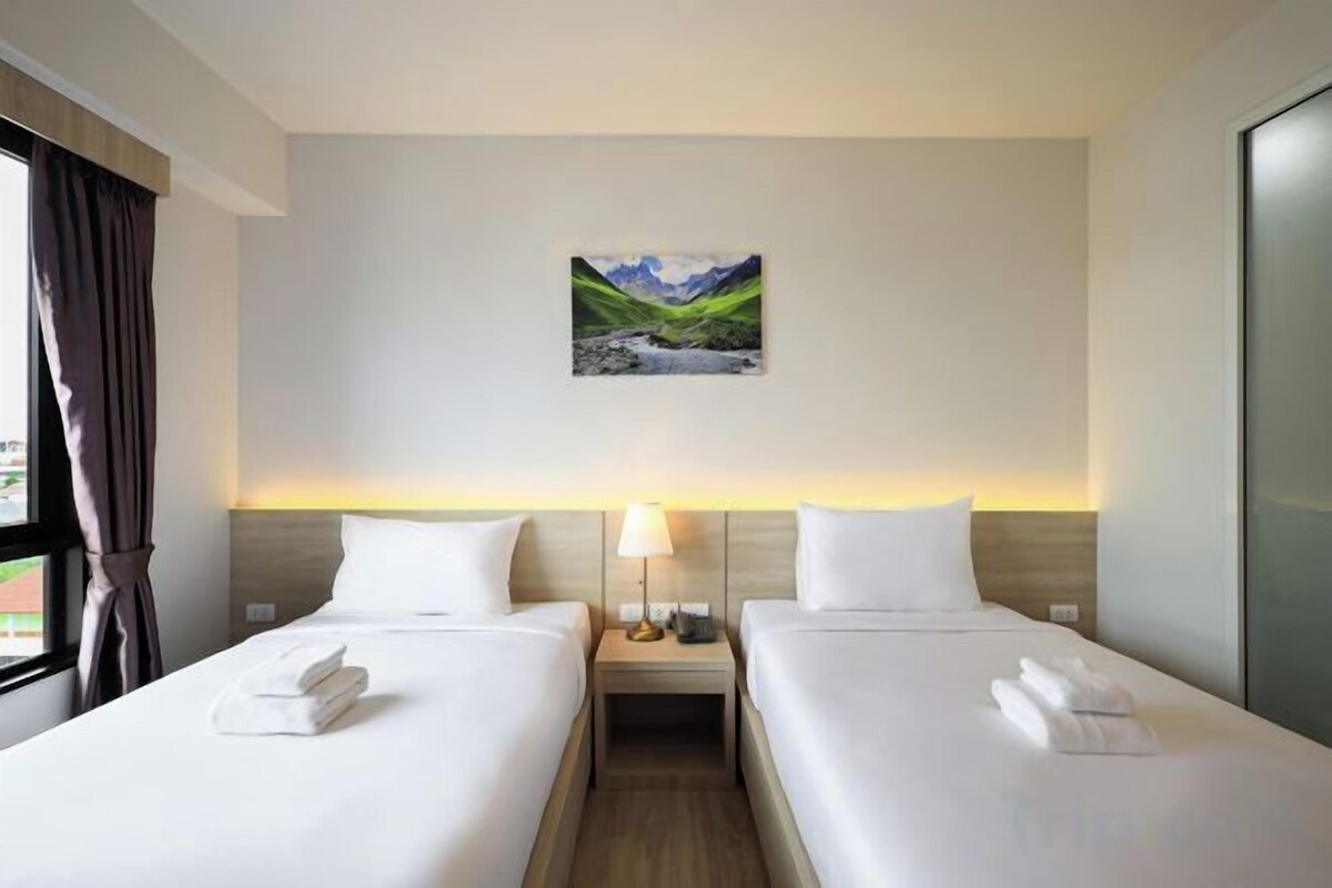 Blackout curtains, free WiFi, bed sheets